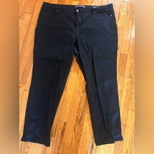 PLUS Gloria Vanderbilt Black Women’s Jeans